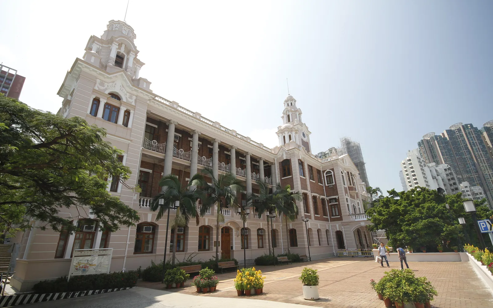 Главное здание University of Hong Kong с часовой башней