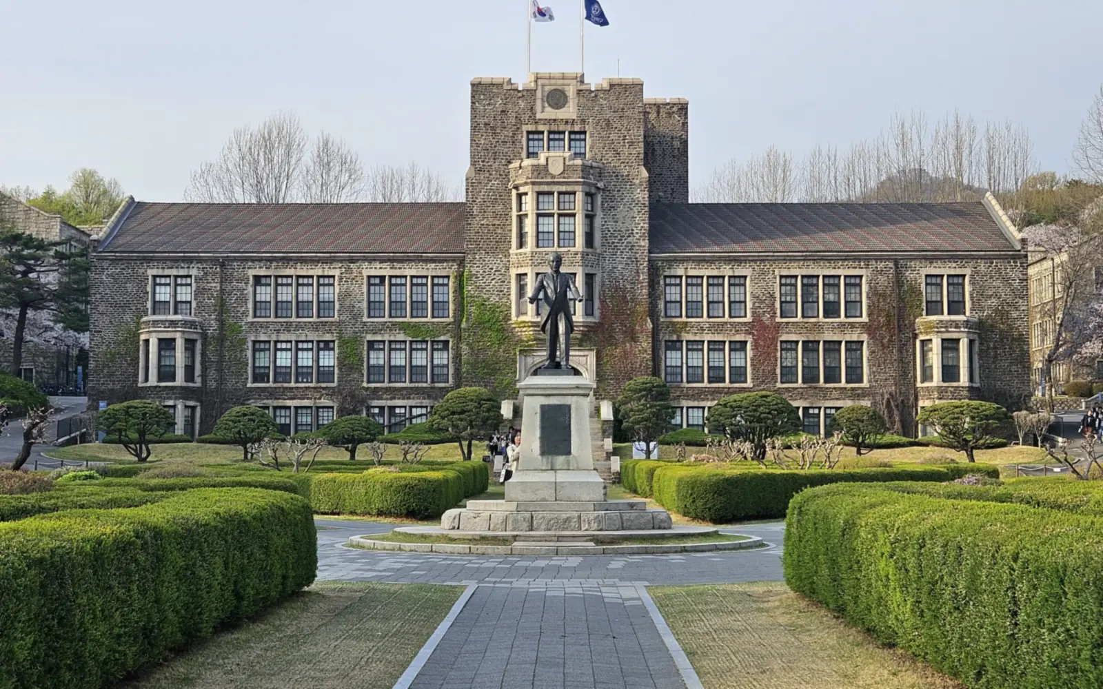 Underwood Hall в кампусе Yonsei University в Сеуле