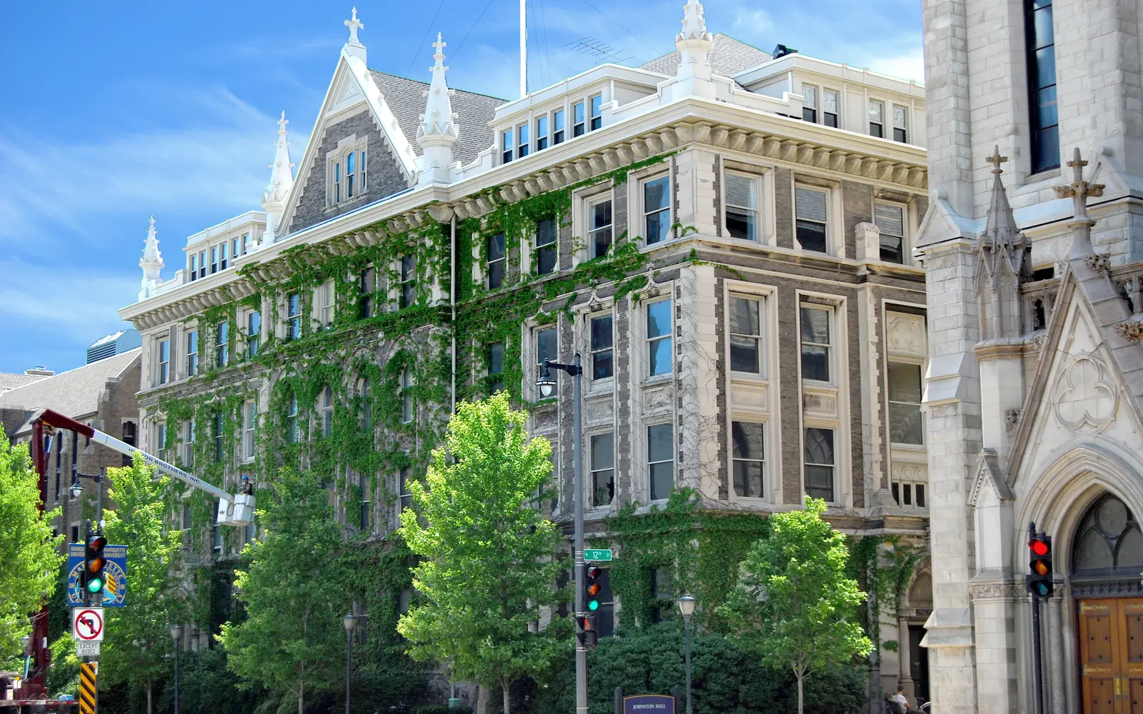 Johnston Hall в кампусе Marquette University в Милуоки