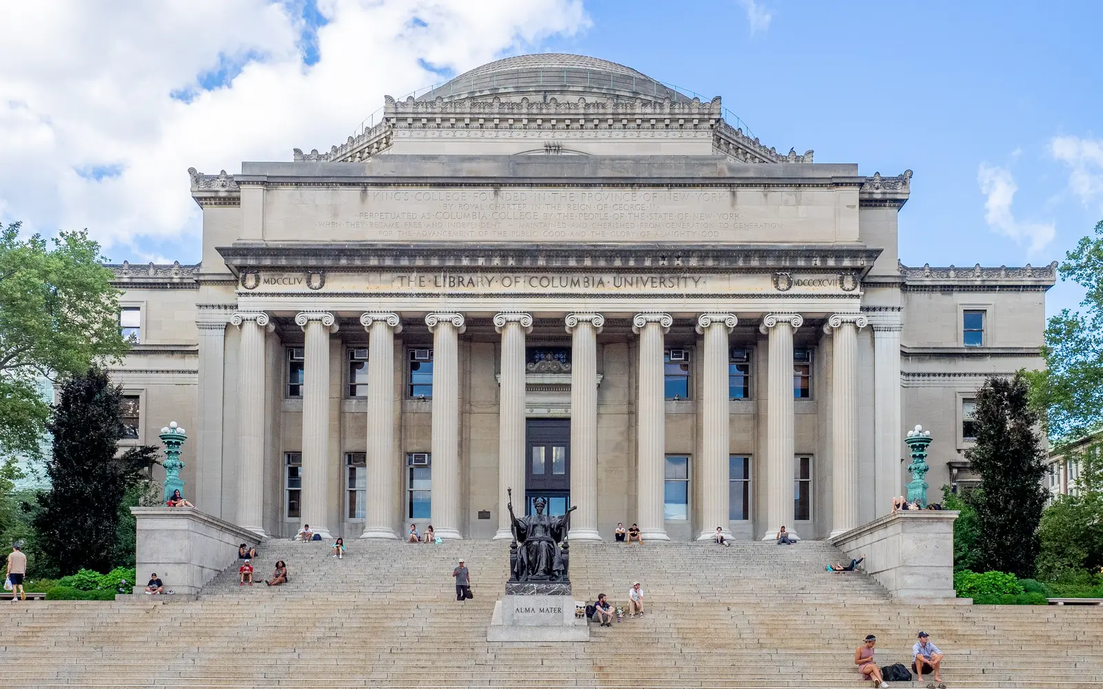 Библиотека Low Memorial Library в кампусе Columbia University в Нью-Йорке
