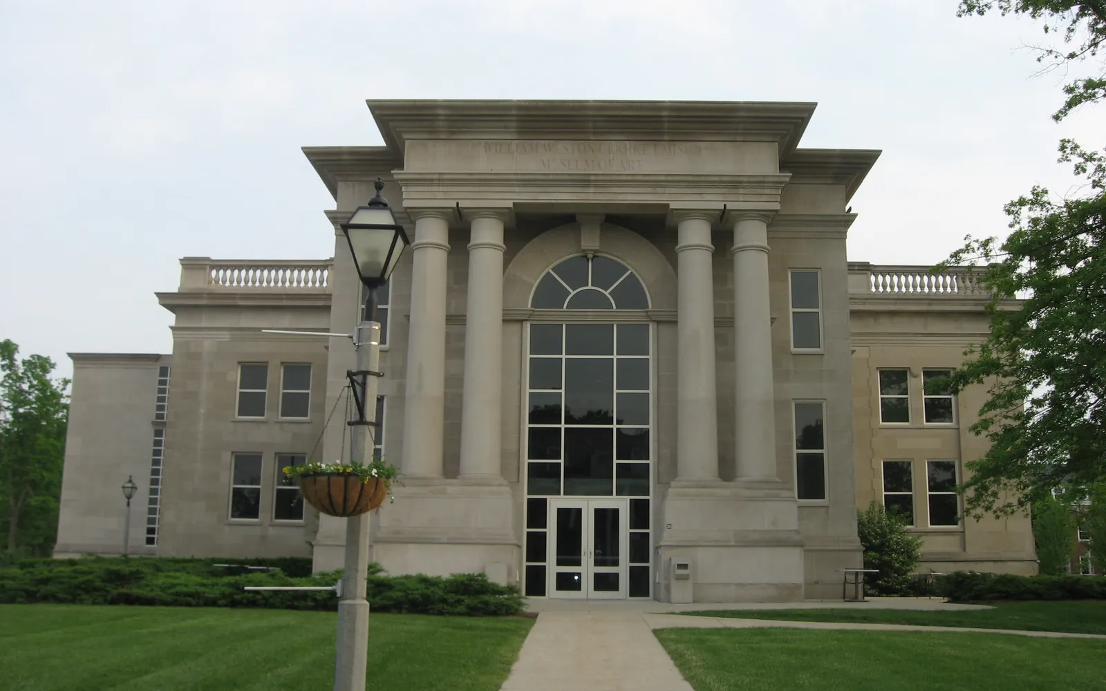 Здание библиотеки Карнеги в кампусе DePauw University в Гринкасле, Индиана